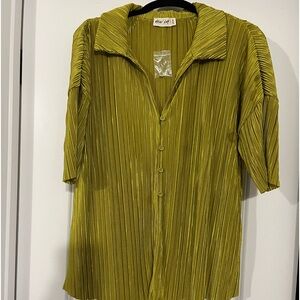 Shimmery greenish flowery